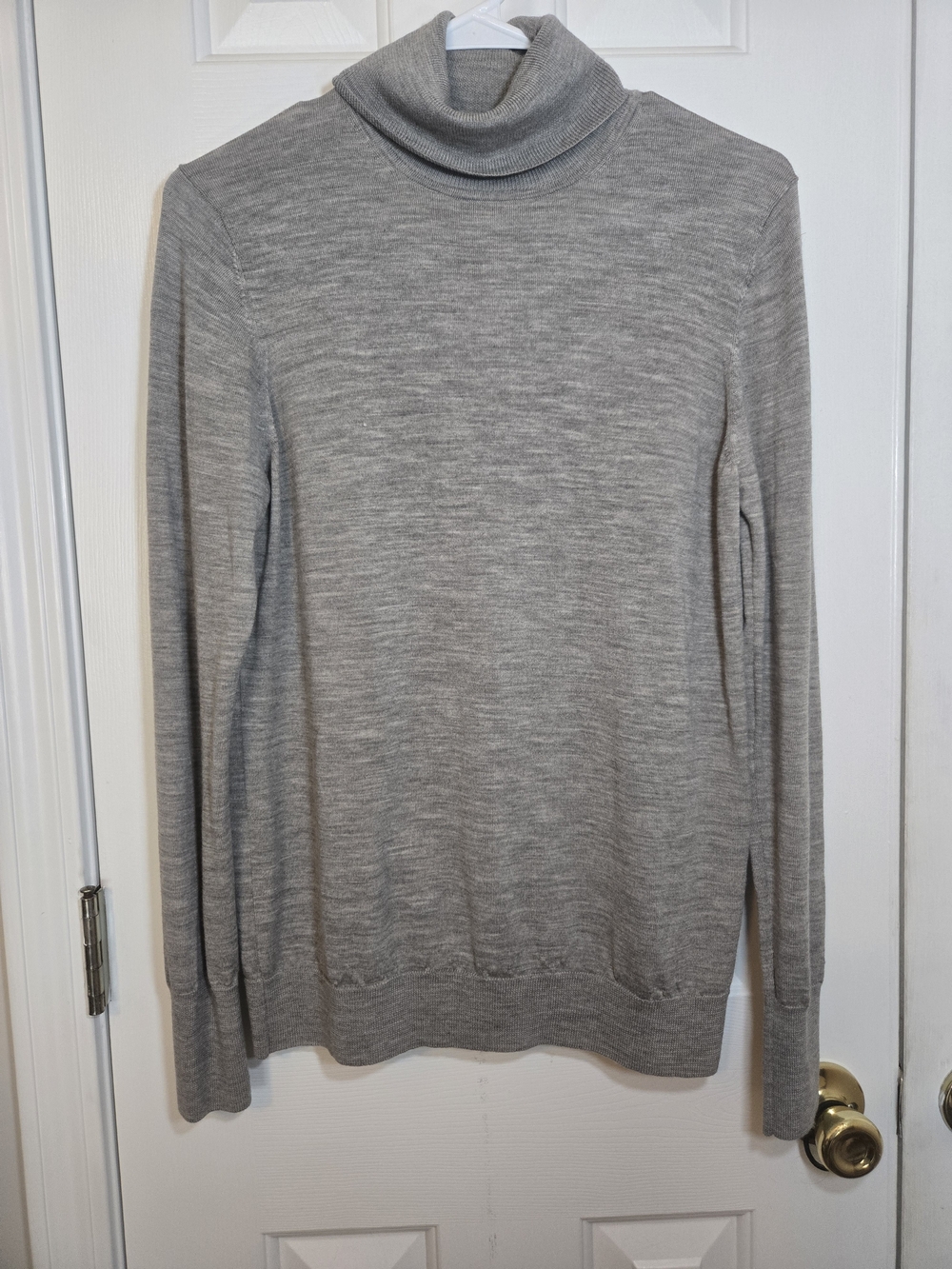UNIQLO Women's Wool Sweater Turtle Neck Gray Size L
